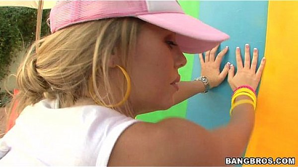 Super Booty Babe Nicole Aniston