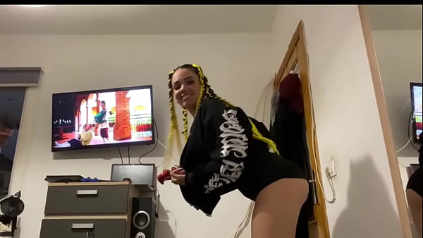 Mi prima se equivoca y me manda este v&iacute;deo por error  