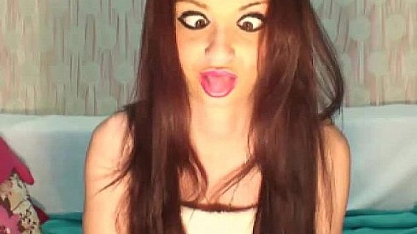 gorgeous brunette fingering her pussy hard(2).flv  