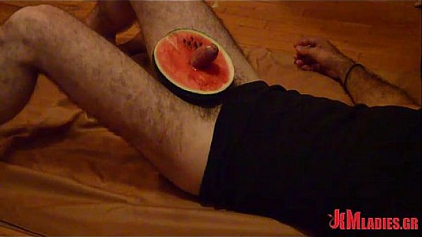 O sklavos mas gamaei to karpouzi