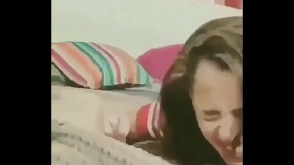 Novinha recebendo por tr&aacute;s