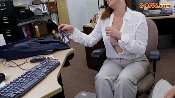 Foxy woman gets nailed at the pawnshop