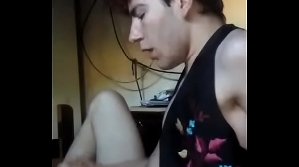 Pendejo twink se hace una paja