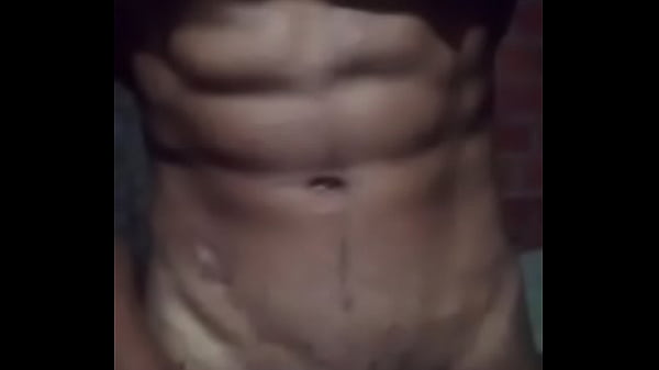 como lo ense&ntilde;a todo desnudo este hermoso hondure&ntilde;o