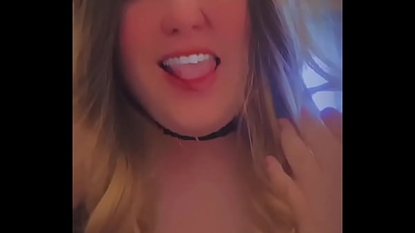 Melzinha mostrando e rebolando seu belo rab&atilde;o