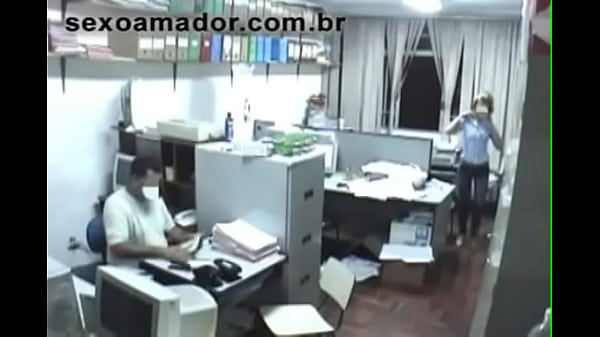 estagia puta da o buceta para ser promovida