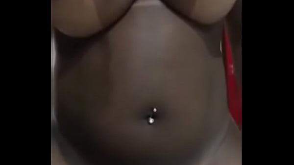 Travesti gostosa se masturbando