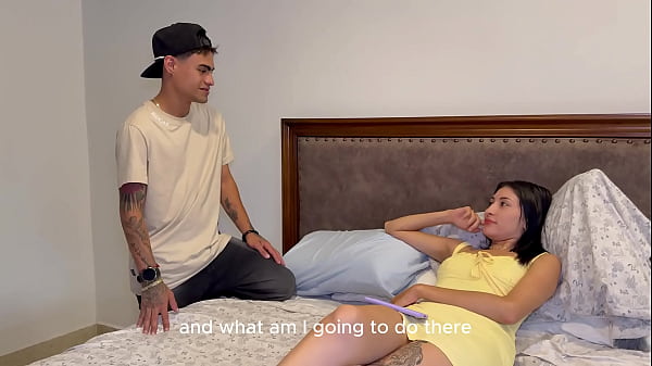 Mi hermanastra me pide que Folle su Virgen Co&ntilde;o con mi Enorme Polla a escondidas de la Familia: Hazlo suave para que nadie se entere!