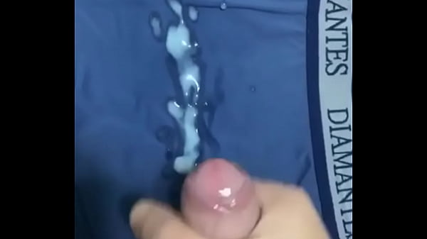 batendo punheta at&eacute; gozar  