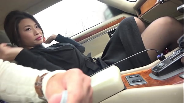 Beautiful Japanese model milf filmed in the hallway of an apartment　１