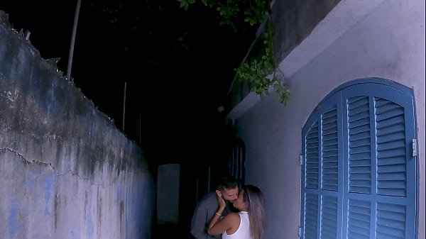 Filmei a vizinha safada dando pro amante !