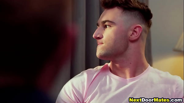 Gay buff fucked bareback by his new neighbor 