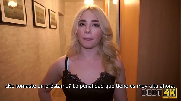 DEBT4k. Lassie seductora no puede pagar por los muebles, &iquest;por qu&eacute; tiene