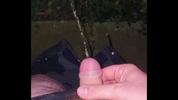 Chub man pissing 