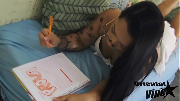 Japa Safada Gozando Com Pau Gigante!