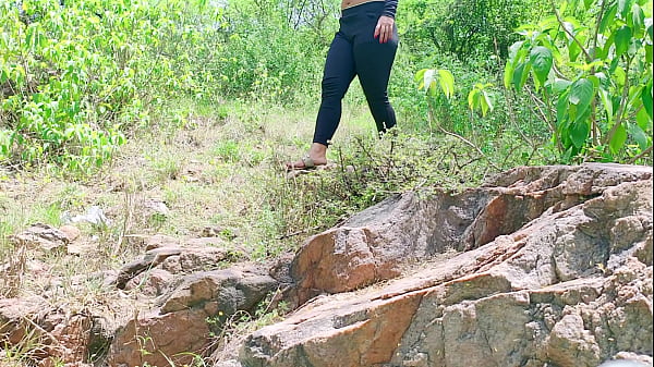 पूरी नंगी देसी गर्ल की जंगल में की चुदाई  