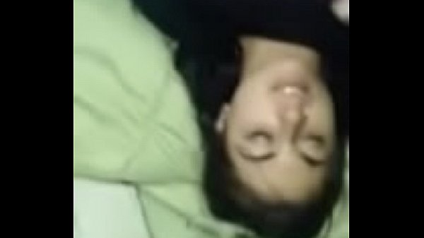 Amateur gf plays with tits and swallows