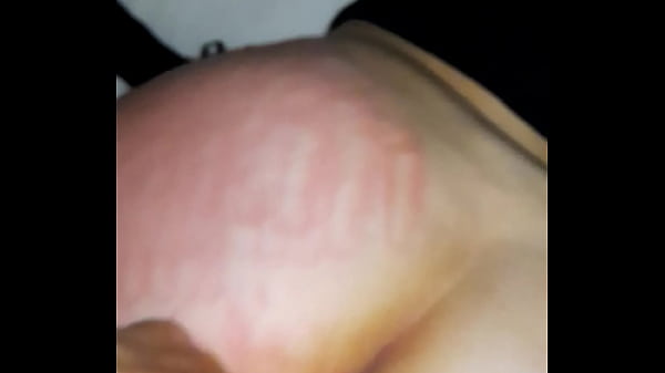 Mi novia llega a mi casa muy caliente y me la follo