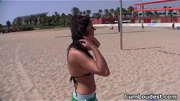 Sexy brunette babe gets horny showing