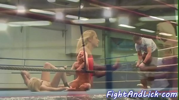 Amateur lesbians tribbing and wrestling