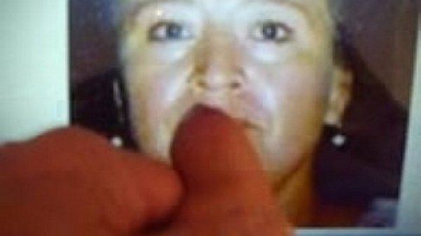 GLORIA MORENO DESNUDANDOSE