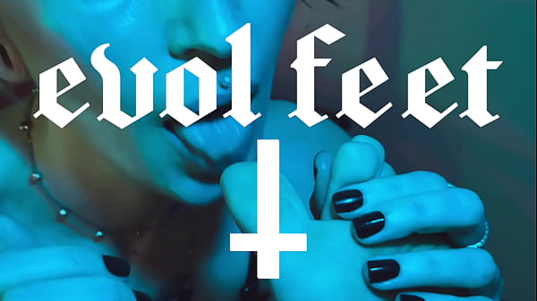 XDEMONICA & BIA ROMAN: FOOT FETISH  