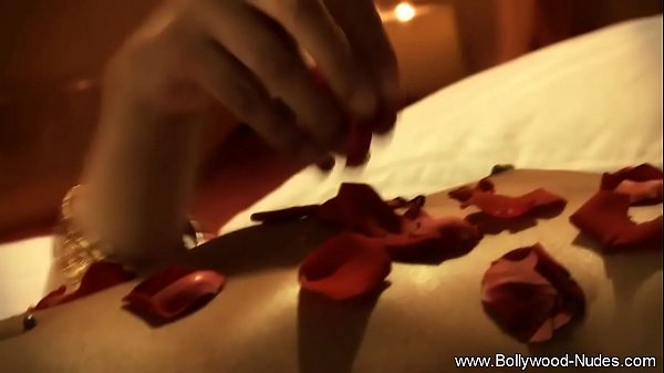 Dancing Indian MILF Sweetie