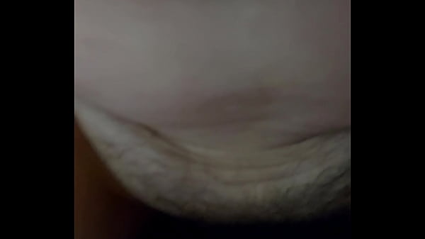 Estudiante se vacea despu&eacute;s de chupar rica polla y cabalgar como puta.