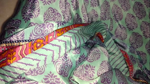 Jerking in saree satin  