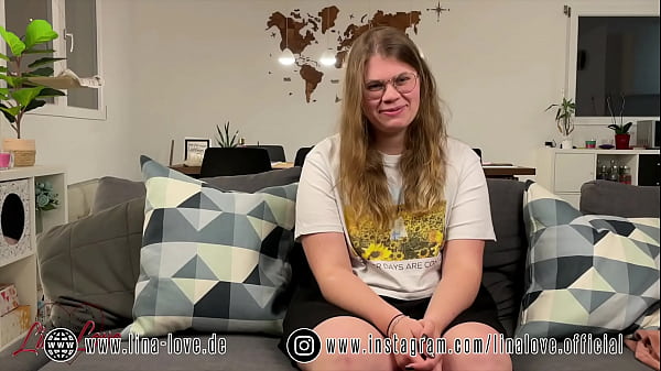 So nerv&ouml;s! 18 j&auml;hrige Lina Love filmt sich zum ersten mal. Das ist sie.