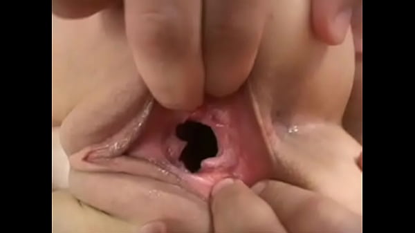 chica teniendo sexo en sofa rojo zapatillas