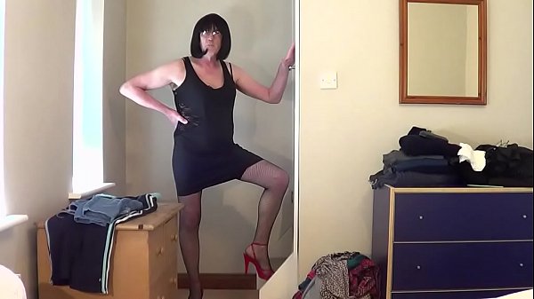 Crossdresser in lingerie cums