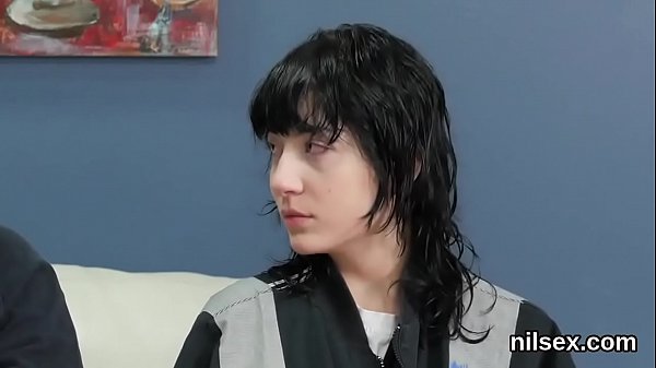 Wild hooker gets her fuckholes stretched and intensely pounded 