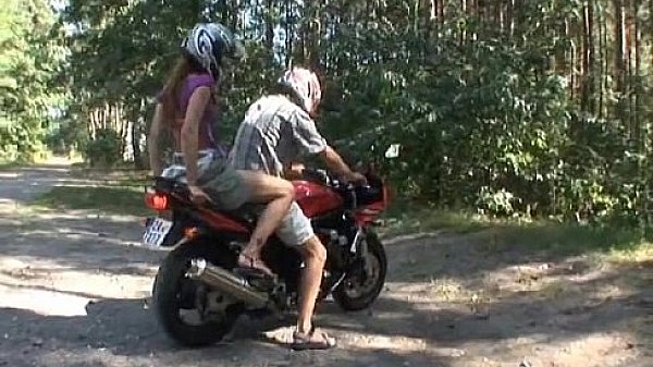 Lady wishes to make out