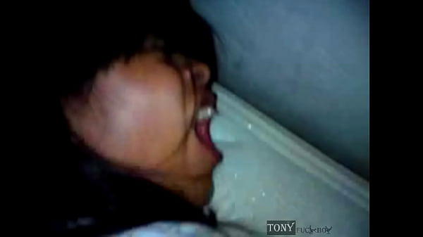 &iexcl;Ay, me equivoqu&eacute; de hoyo?.. Perd&oacute;n vecina!, pero usted me prometi&oacute; el culo y ahora me cumple, porque yo debo complacer a mis fans.