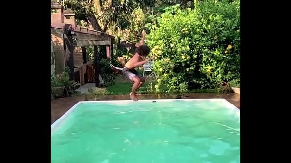 Cantor flagrado comendo fan  