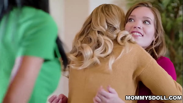 Katie Kush caught her stepmom Raegan having lesbian sex