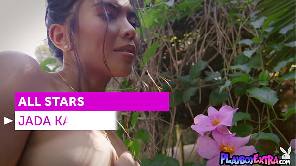 Hot asian cougar drops off her clothes and reveals her pussy