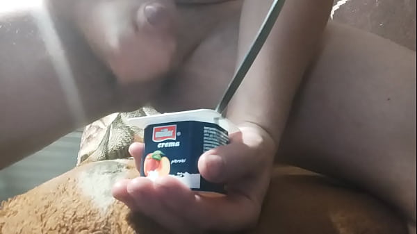 Salut , imi place foarte mult sa ma masturbez si sa imi beau pisatul si sperma ! 