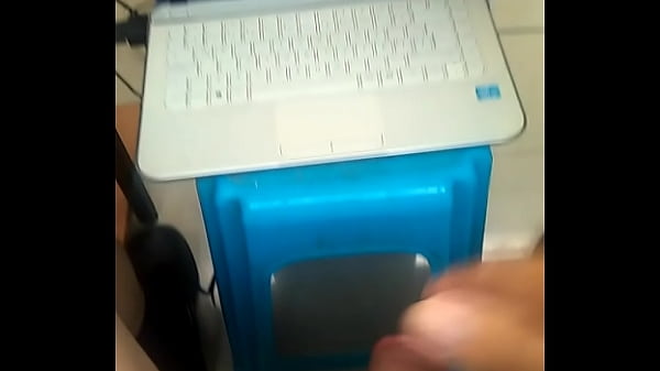 asi me exhibo en la cam muy rico en dos pag diferentes me encanta