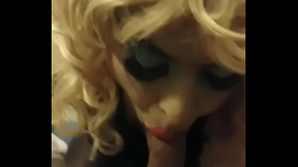 Horny slut sucking a nice big juicy cock  