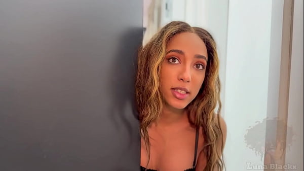 Mi vecino vino a pedirme azucar mientras estaba haciendome unas fotos hot...Acabamos cogiendo// LunaBlackx & Denis Marti