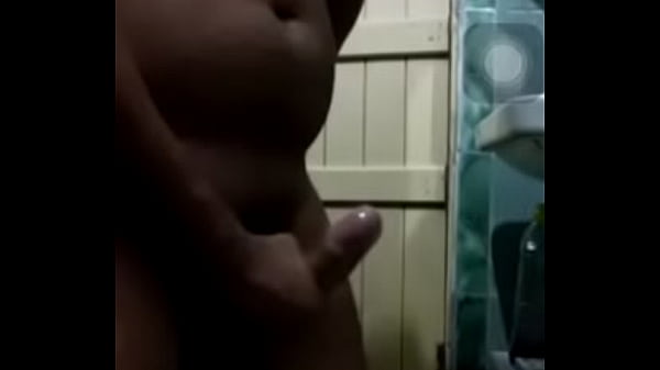 Gozando muito no banheiro