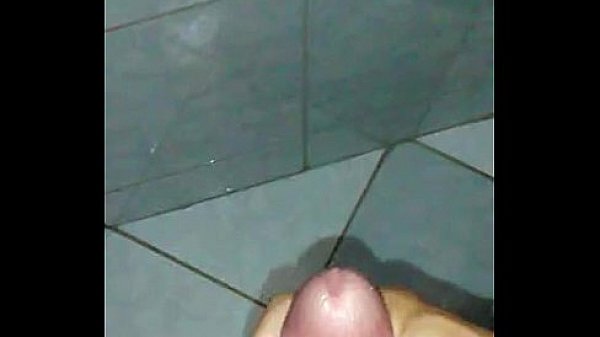 Novinho gozando muitos jatos de porra, gozada farta