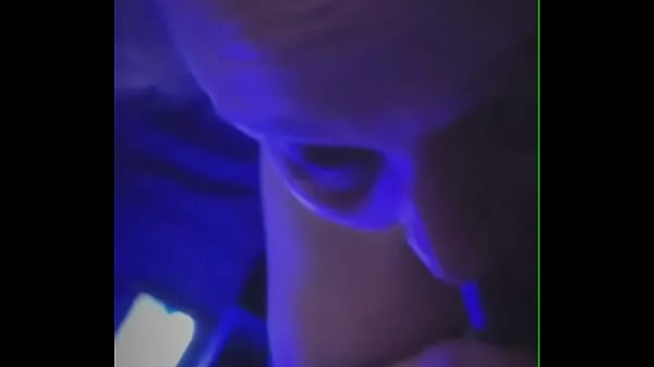 Wife gives sluty blowjob