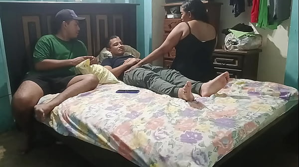 hablo con mi esposo porque quiero que el vecino me folle mientra el me ve como me folla otro hombre