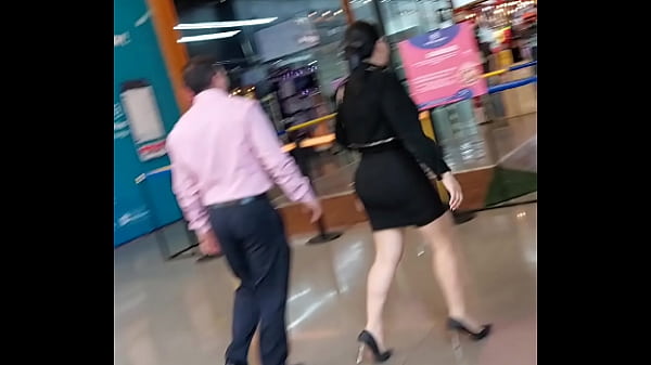 Chica en vestido rica