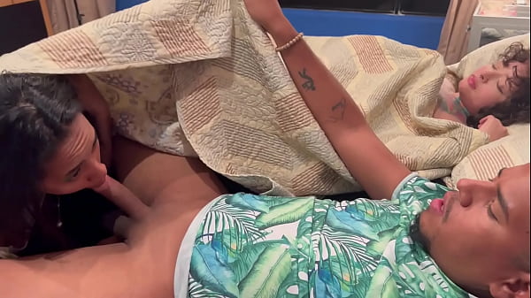 Porra de uma garota da universidade ao lado da minha esposa, legendas em ingl&ecirc;s