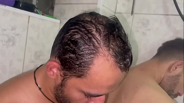 NO BANHEIRO DA ACADEMIA TUDO PODE ACONTECER.  