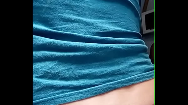 Mostrando a calcinha socada  